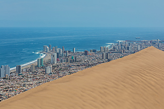 Панорама города Икике с окрстных дюн